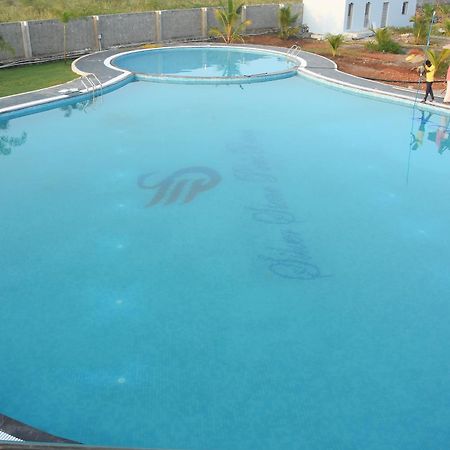 Silver Stone Park Resort, Kovilpatti Zewnętrze zdjęcie
