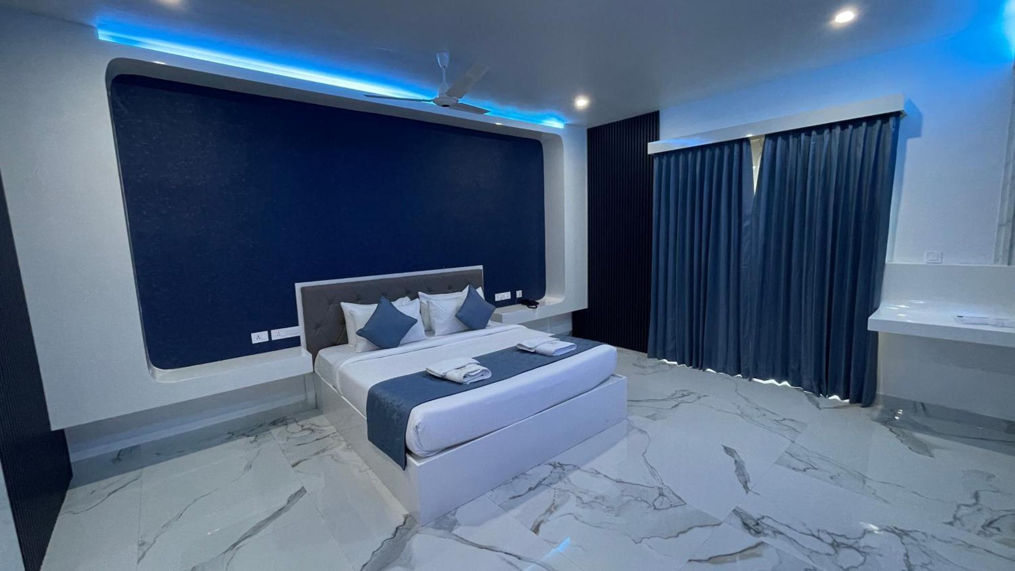 Silver Stone Park Resort, Kovilpatti Zewnętrze zdjęcie