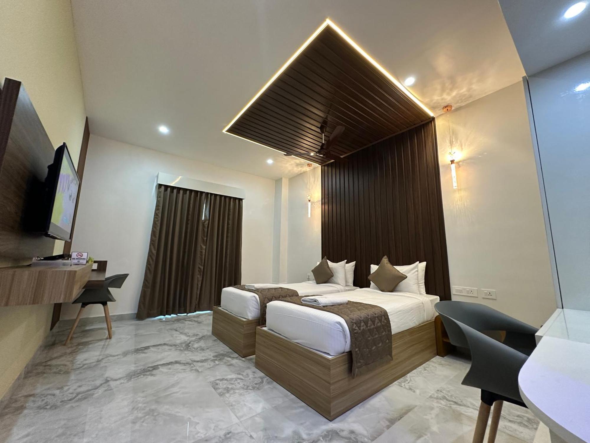 Silver Stone Park Resort, Kovilpatti Zewnętrze zdjęcie