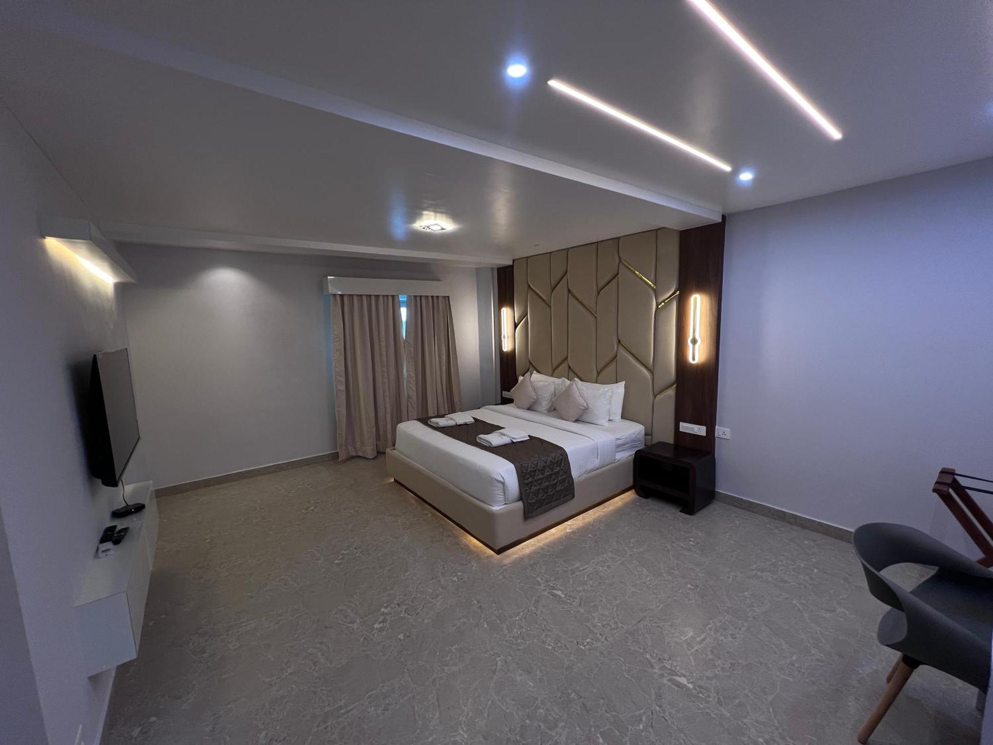 Silver Stone Park Resort, Kovilpatti Zewnętrze zdjęcie