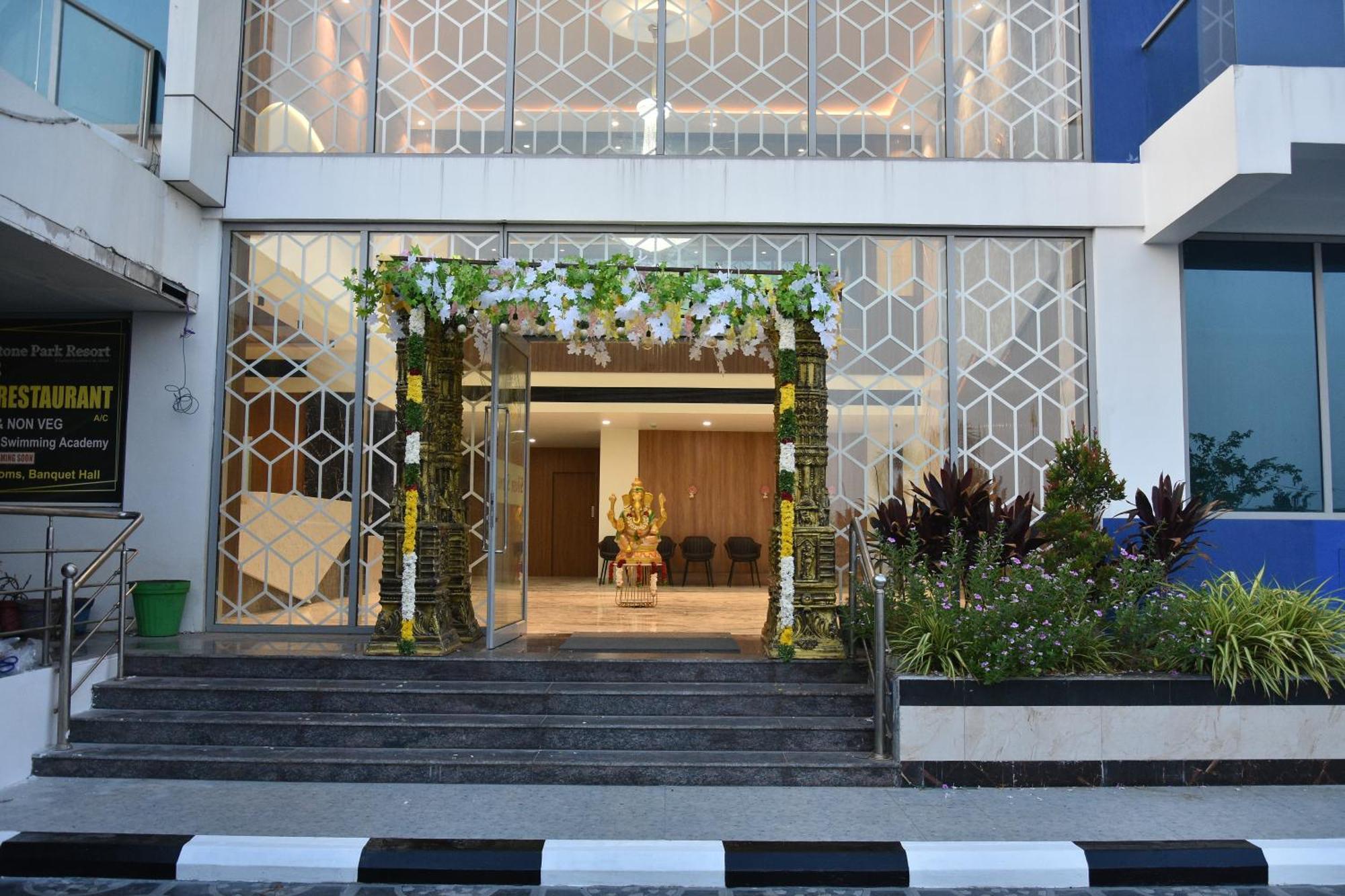 Silver Stone Park Resort, Kovilpatti Zewnętrze zdjęcie
