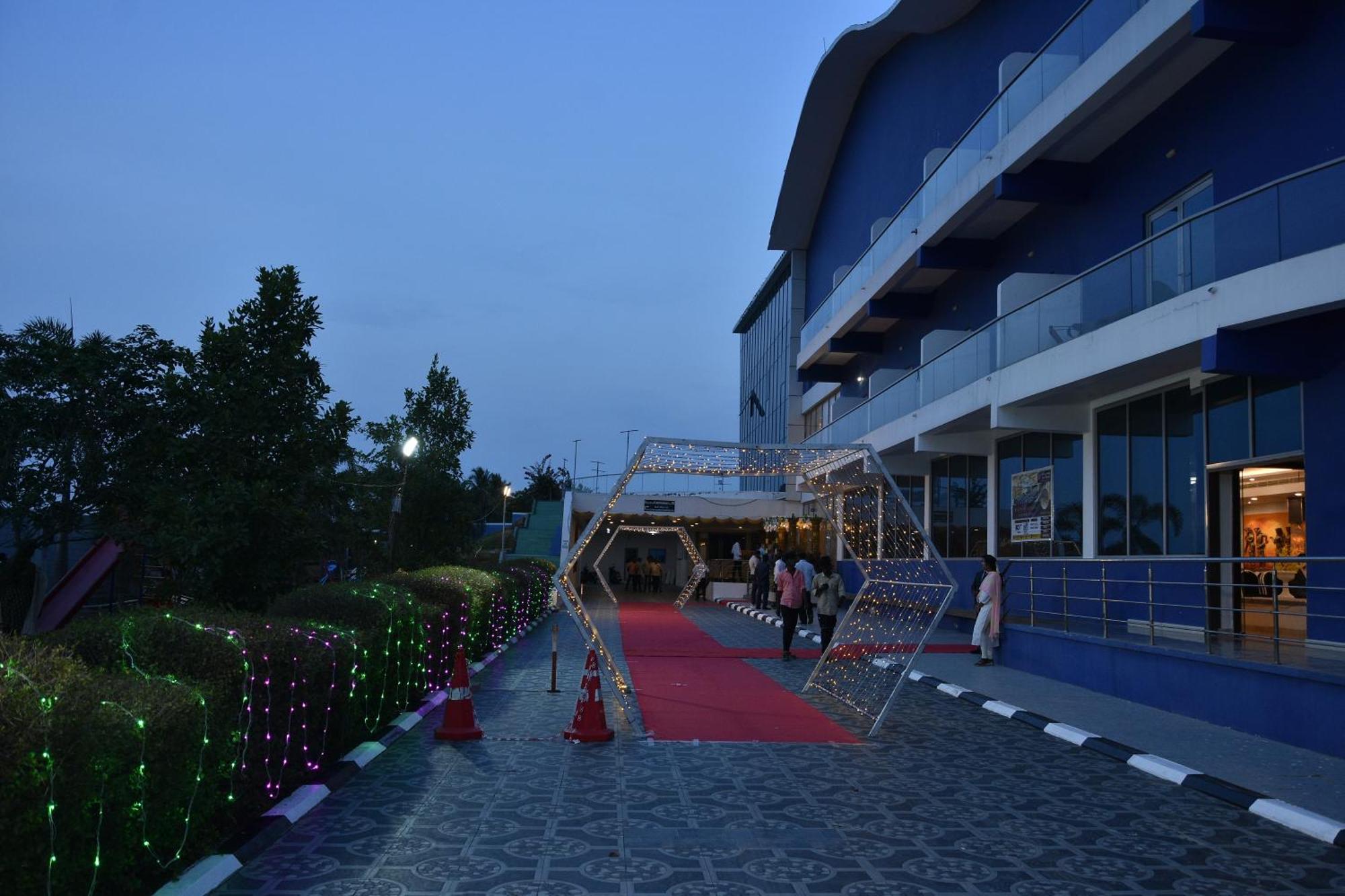 Silver Stone Park Resort, Kovilpatti Zewnętrze zdjęcie
