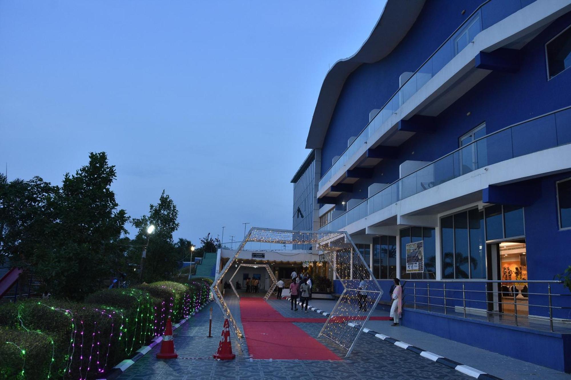 Silver Stone Park Resort, Kovilpatti Zewnętrze zdjęcie
